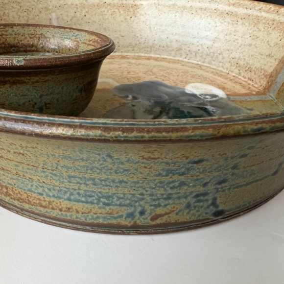 Signed Studio Pottery 10” Chip/Dip Bowl Gene Gandee Blue/Brown Drip Glaze - Picture 8 of 8